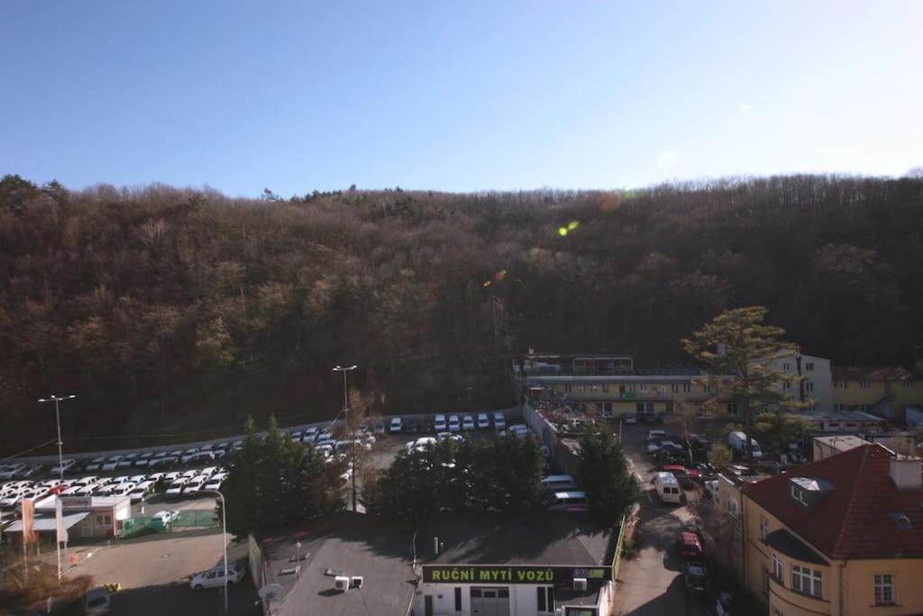 Spacious Floor Flat, Air Conditioning, Free Parking, 200mb Wifi Apartamento Praga