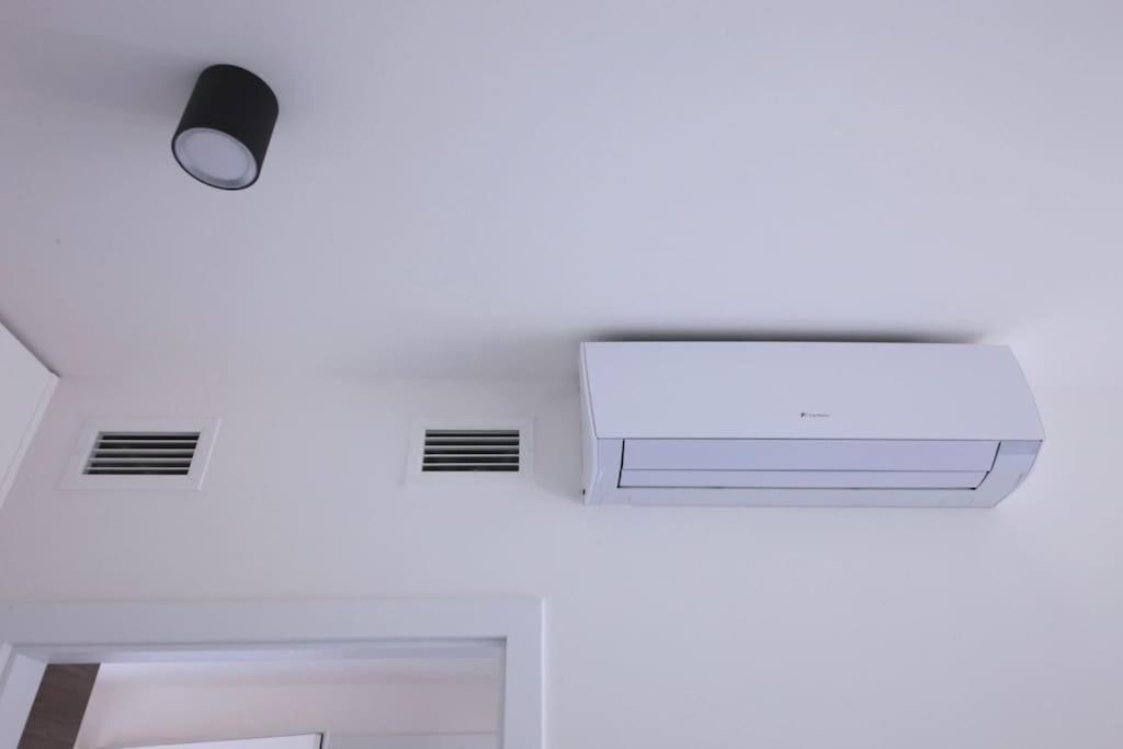Appartamento Spacious Floor Flat, Air Conditioning, Free Parking, 200mb Wifi *