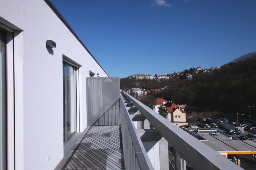 Spacious Floor Flat, Air Conditioning, Free Parking, 200mb Wifi Praga