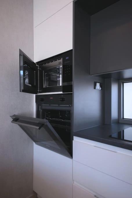 Spacious Floor Flat, Air Conditioning, Free Parking, 200mb Wifi * Praga