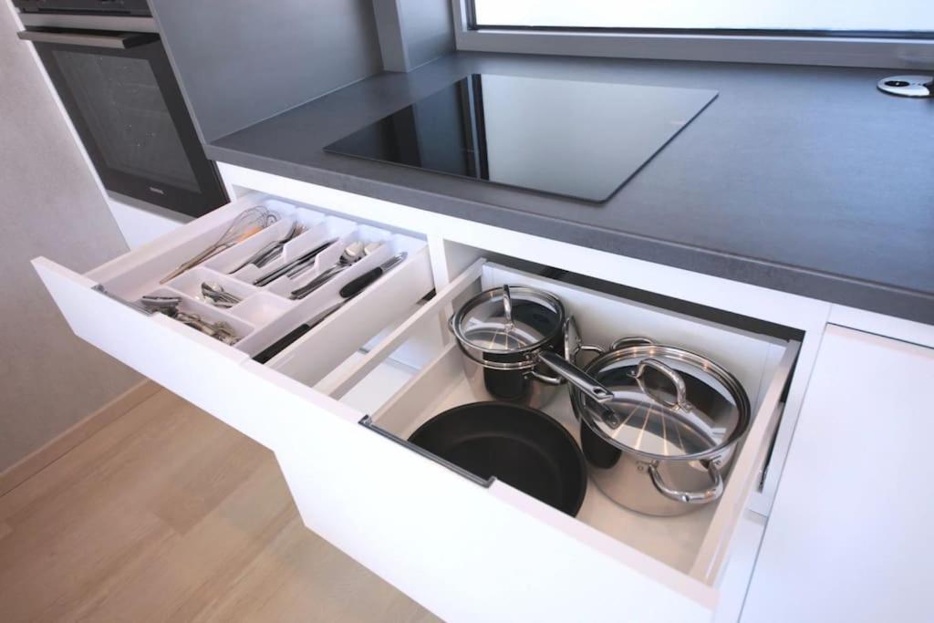 Spacious Floor Flat, Air Conditioning, Free Parking, 200mb Wifi Praga