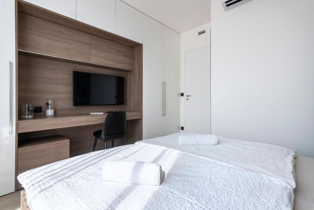 Appartamento Spacious Floor Flat, Air Conditioning, Free Parking, 200mb Wifi *
