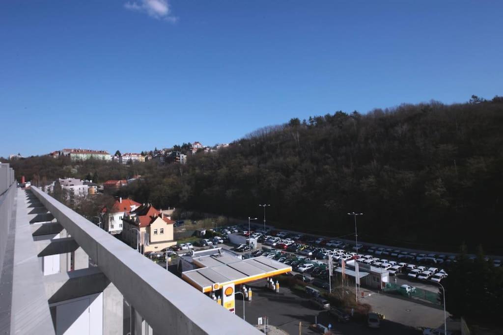 Spacious Floor Flat, Air Conditioning, Free Parking, 200mb Wifi * Praga